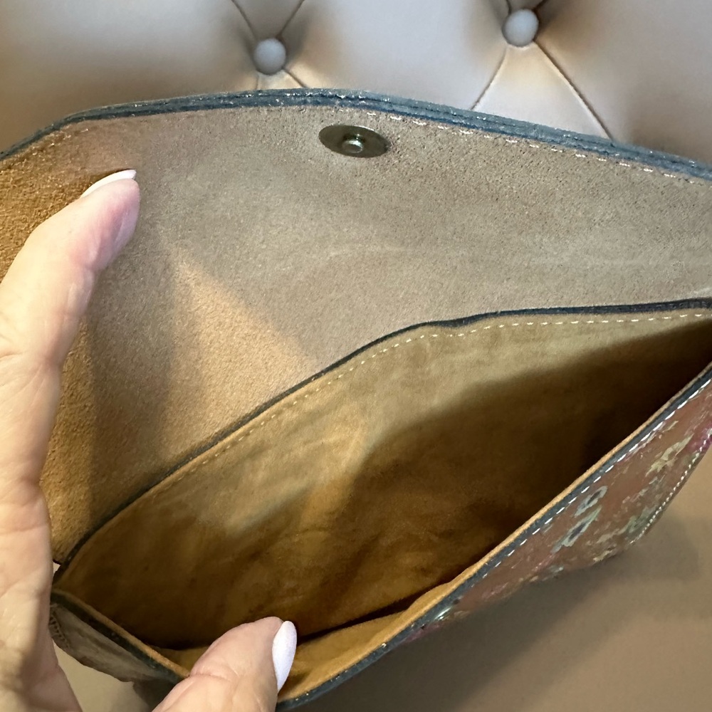 NWOT Patricia Nash Floral Brown Clutch - Picture 4 of 6